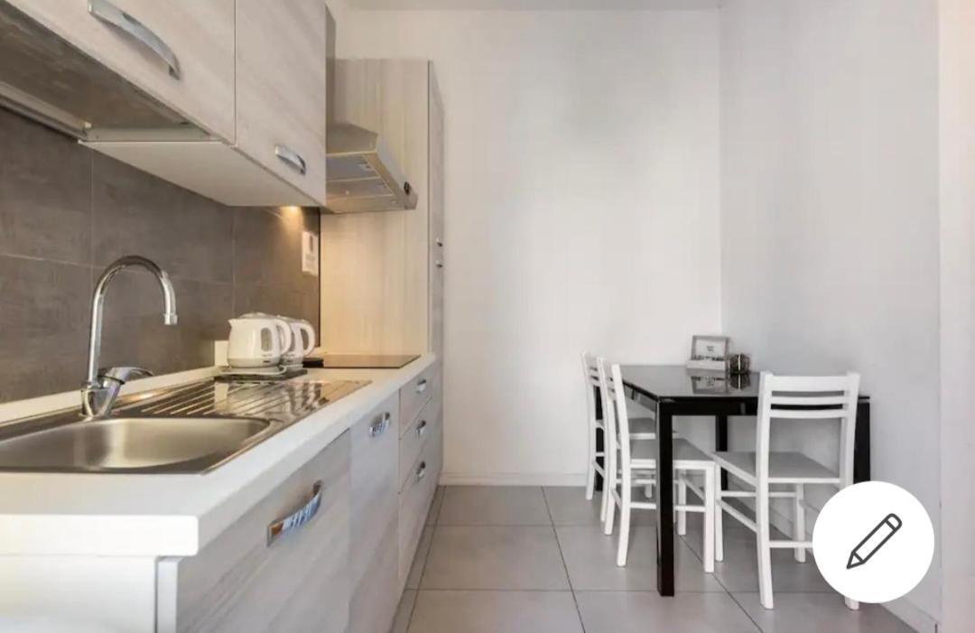 Es - Essential Solution & Emotion Stories Bed and Breakfast Βερόνα Εξωτερικό φωτογραφία